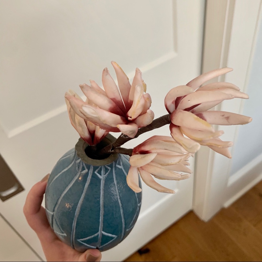 Small teal geometric vase with faux flower! - Picture 3 of 3